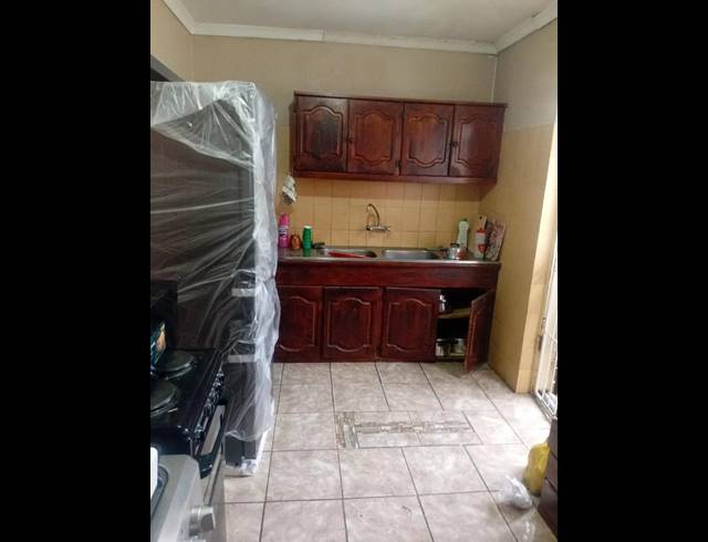 6 BEDROOM HOUSE FOR SALE IN RHODESFIELD